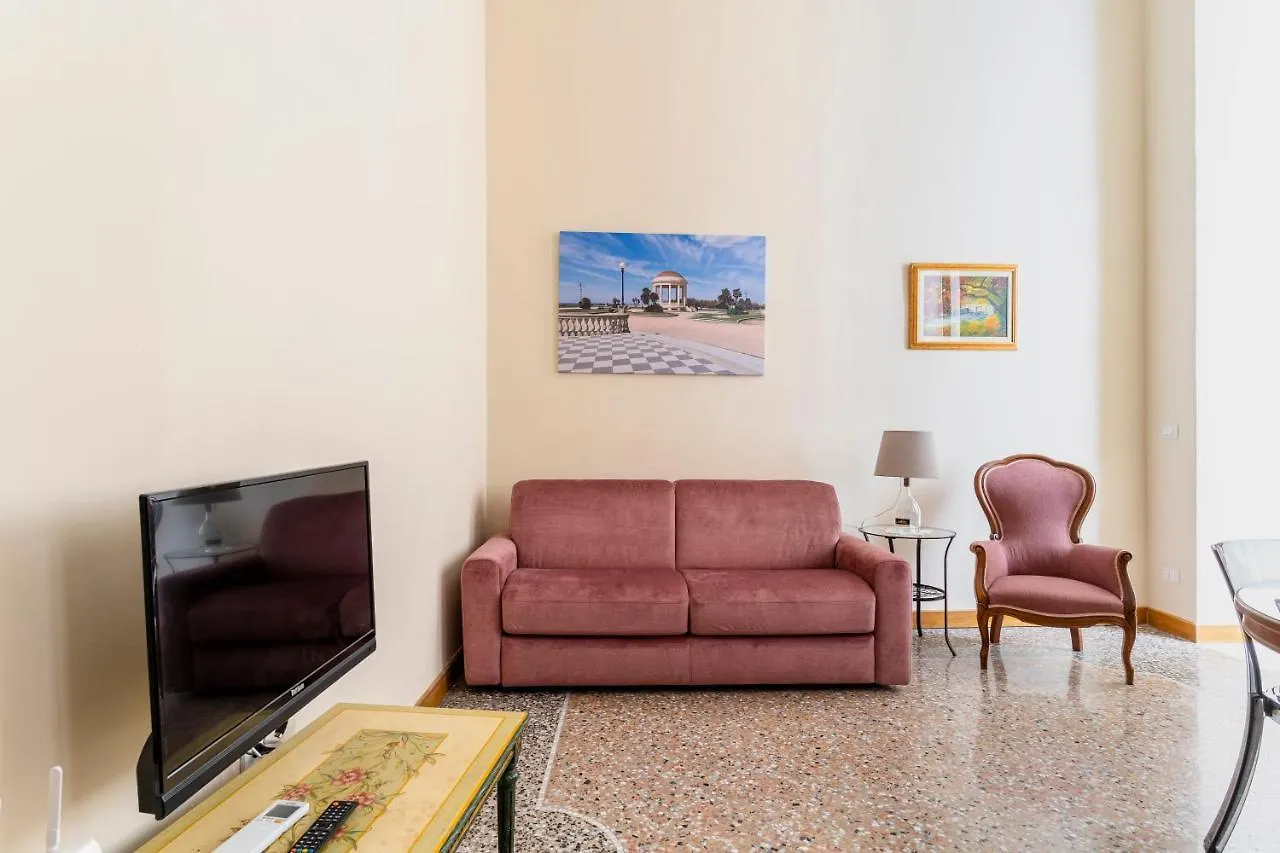 Livorno Central Flat-2 Min Walk The Cathedral! Apartment
